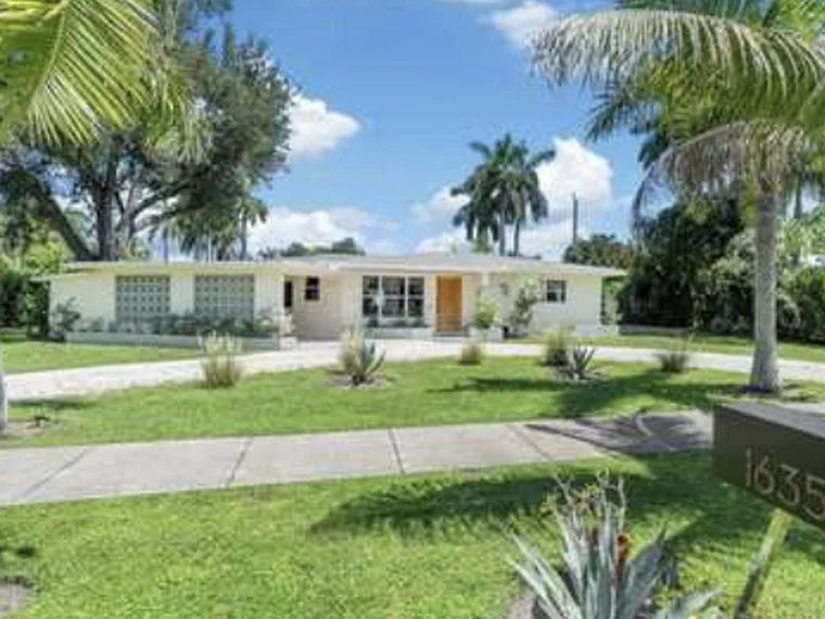 Exterior of 1635 Grove Ave, Fort Myers, Florida